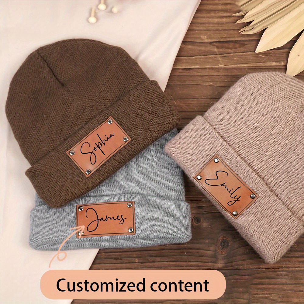 Beanie Cuffed Knit - Czapka z dzianiny z personalizowaną, skórzaną