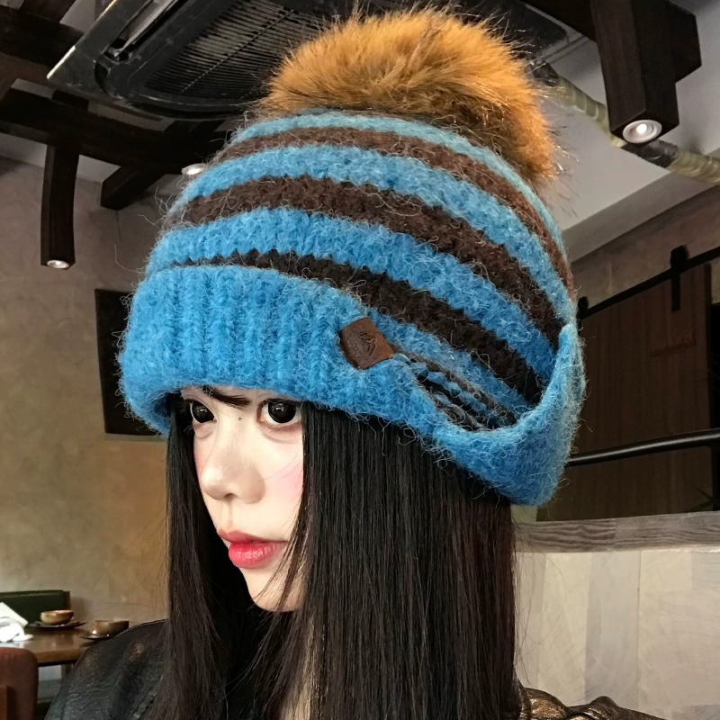 Pasiaste, puszyste czapki z us – Beanie Cuffed Knit recenzja i cena